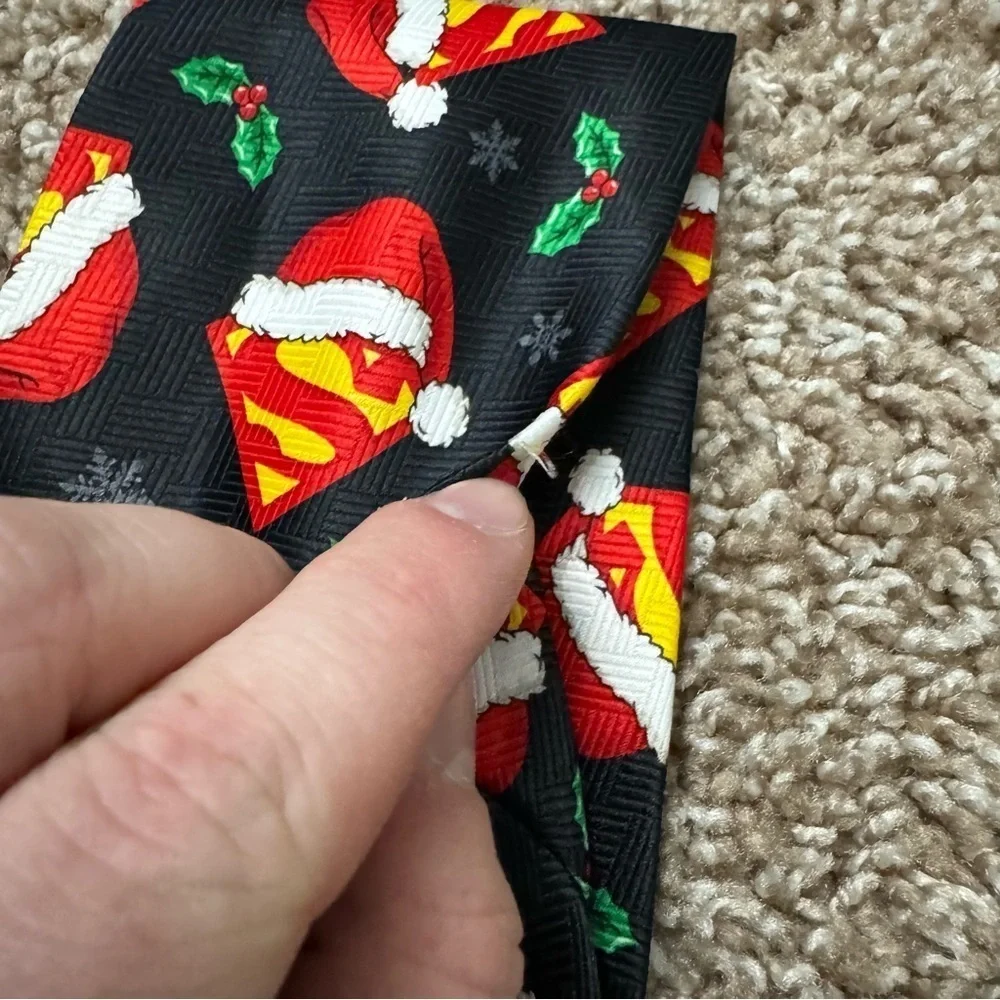 Vintage Superman‎ Logo Christmas Hat & Mistletoe Novelty Holiday Tie